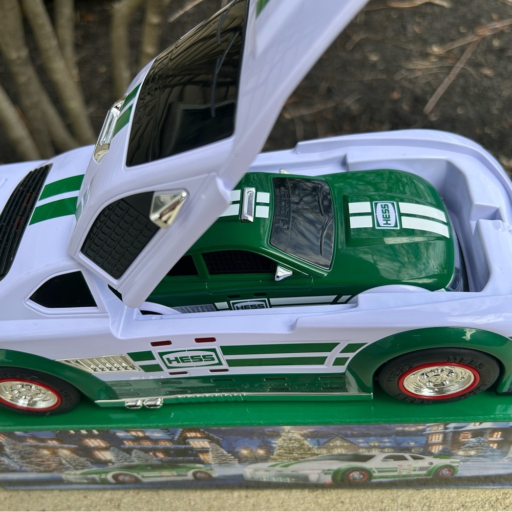 Hess Stock Car Racers Battery Operated Boxed Set with LED Lights & Racing Sounds - Picture 1 of 6